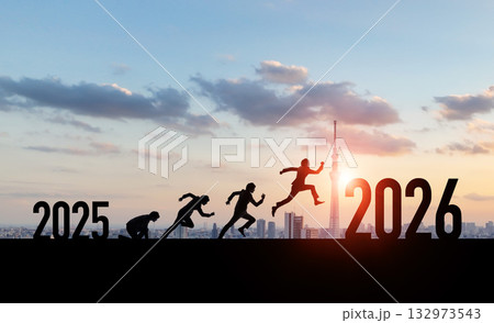 2026年へダッシュする男性　ビジネス向け2026年新年イメージ　令和8年年賀状素材 132973543
