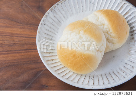 やわらか牛乳パン 132973621
