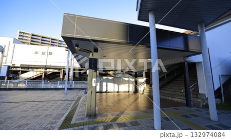 JR高崎線の本庄駅南口の出入口 132974084