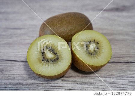 ゴールドキウイの断面	 132974779