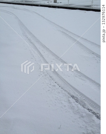 Curves in the snow 132976114