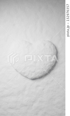 ハート型の雪の3Dイラスト。積もった雪の背景画像。（縦長） 132976357