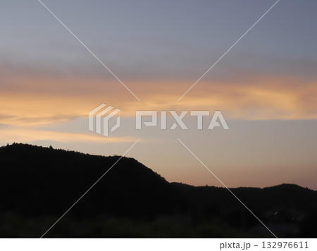 秋の夕空 132976611