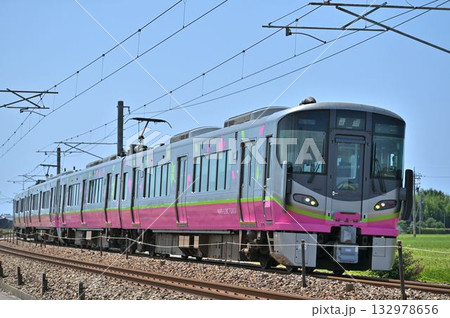 IRいしかわ鉄道を走るハピライン521系 132978656