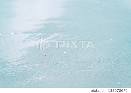 海水の引き際の砂浜 海水の引き際の砂浜 132978673