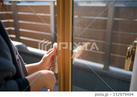主婦の窓掃除 主婦の窓掃除 132979494
