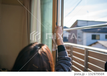 主婦の窓掃除 主婦の窓掃除 132979504