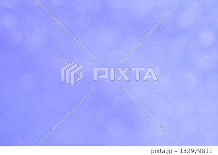 ブルーカラー系の大小ランダムなキラキラ背景素材 132979811