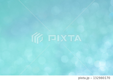 エメラルドグリーンカラー系の大小ランダムなキラキラ背景素材 132980170