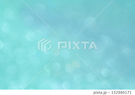 エメラルドグリーンカラー系の大小ランダムなキラキラ背景素材 132980171