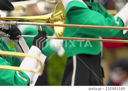 マーチングバンド パレード 楽器 マーチングバンド パレード 楽器 132981189