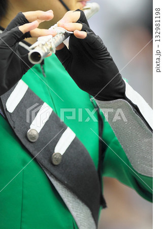 マーチングバンド　パレード　楽器 132981198