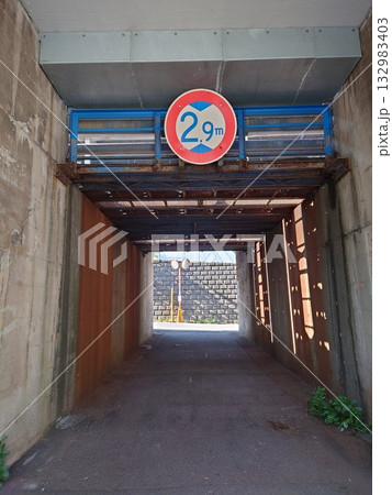 高さ制限高架下 132983403