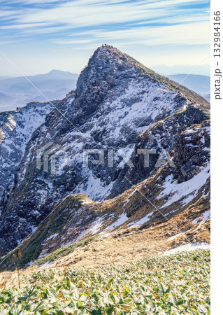 雪の谷川岳オキの耳からトマ方面を見る 雪の谷川岳オキの耳からトマ方面を見る 132984166