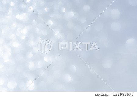 アイスグレーの大小キラキラ背景素材 132985970