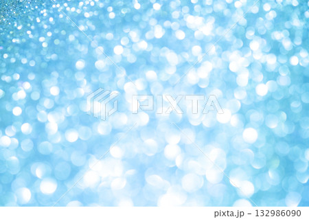 ライトブルーカラー系の大小玉ボケキラキラ背景素材 132986090