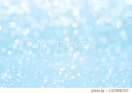 ライトブルーカラー系の大小玉ボケキラキラ背景素材 ライトブルーカラー系の大小玉ボケキラキラ背景素材 132986107