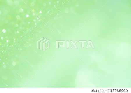 ライトグリーンカラー系の大小玉ボケキラキラ背景素材 ライトグリーンカラー系の大小玉ボケキラキラ背景素材 132986900