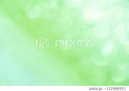 ライトグリーンカラー系の大小玉ボケキラキラ背景素材 132986931