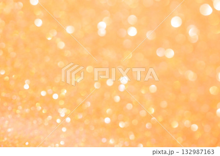 ライトオレンジカラー系の大小玉ボケキラキラ背景素材 132987163