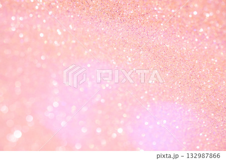 ライトピンクカラー系の大小玉ボケキラキラ背景素材 ライトピンクカラー系の大小玉ボケキラキラ背景素材 132987866