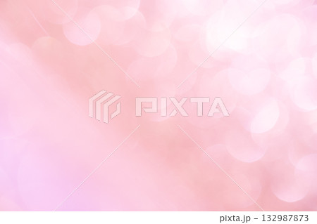 ライトピンクカラー系の大小玉ボケキラキラ背景素材 ライトピンクカラー系の大小玉ボケキラキラ背景素材 132987873