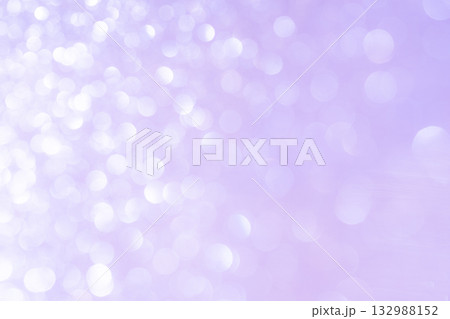 ライトパープルカラー系の大小玉ボケキラキラ背景素材 132988152