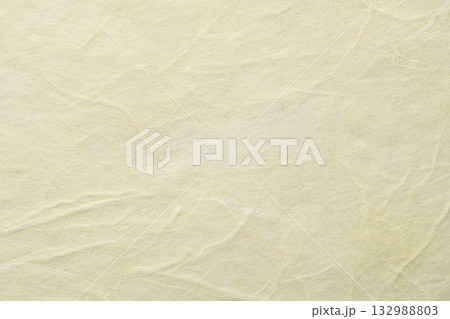 薄黄色の雲龍染和紙の質感背景 132988803