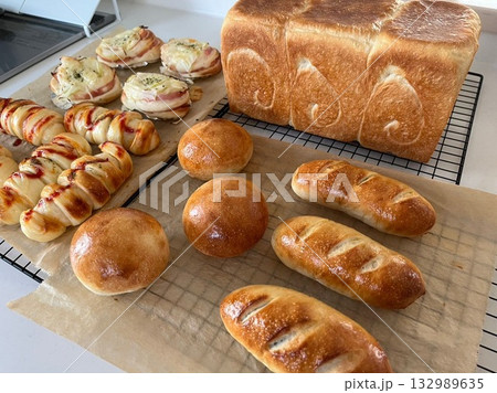 いろいろなパン 132989635