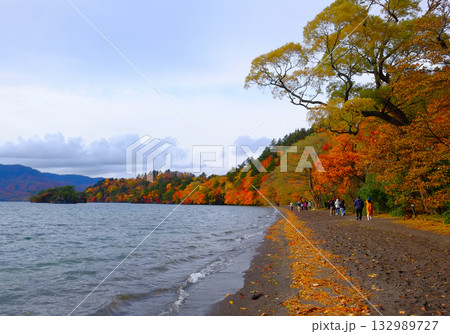 十和田湖の紅葉 132989727