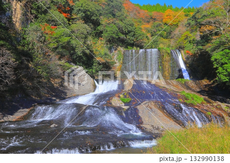 秋の龍門の滝（大分県九重町） 132990138