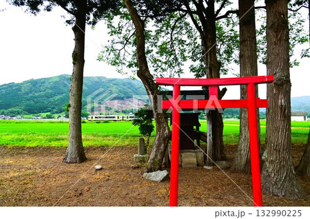 夏の遠野 釜石線と小さな神社 夏の遠野 釜石線と小さな神社 132990225