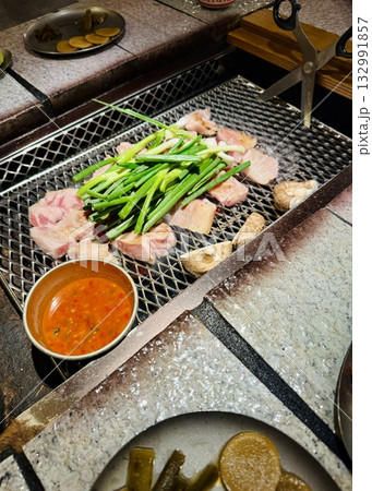 韓国グルメ 炭火焼き 韓国グルメ 炭火焼き 132991857