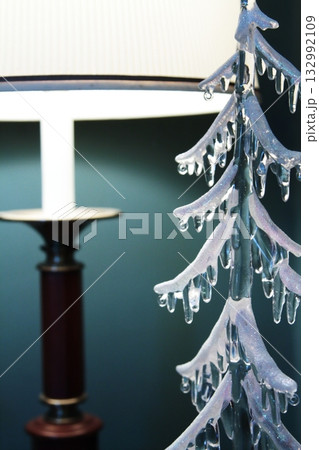 白いクリスマスツリー 132992109