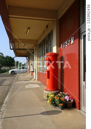 秋田 三種 丸ポストのある風景(JR森岳駅前) 秋田 三種 丸ポストのある風景(JR森岳駅前) 132992436