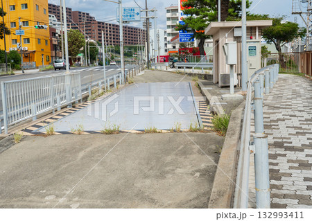兵庫県神戸市 国道2号線の一ノ谷車両重量計測所 兵庫県神戸市 国道2号線の一ノ谷車両重量計測所 132993411