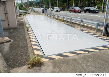 兵庫県神戸市 国道2号線の一ノ谷車両重量計測所 兵庫県神戸市 国道2号線の一ノ谷車両重量計測所 132993413