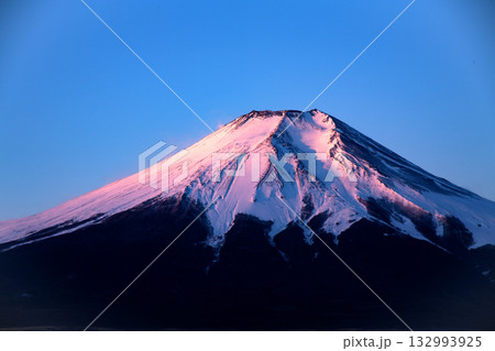 朝の富士山頂 朝の富士山頂 132993925