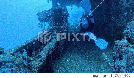 スキューバダイビング 沈没船 ハワイ 132994407