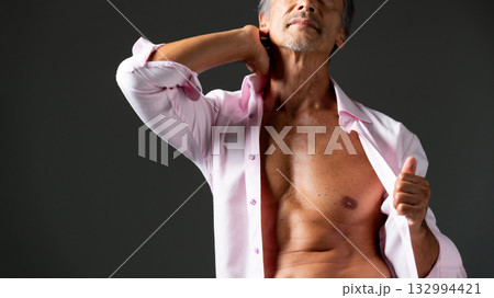 シニア 男性 筋肉美 シニア 男性 筋肉美 132994421