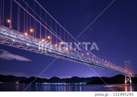 星空のしまなみ海道　因島大橋夜景 132995295