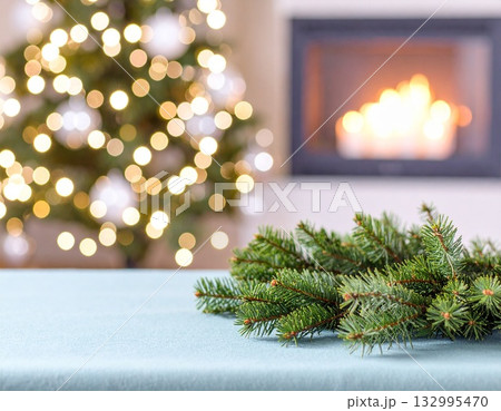 クリスマス商品背景、テーブルの上のもみの木の枝とクリスマスツリー 132995470