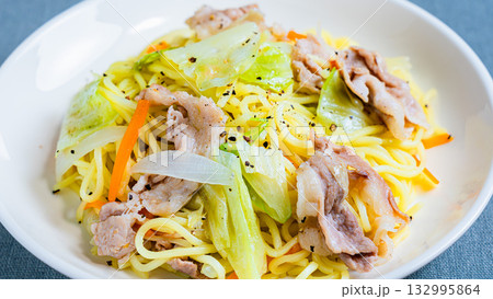 塩焼きそば 132995864