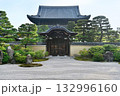 京都市東山区建仁寺 方丈前庭の大雄苑と法堂 132996160