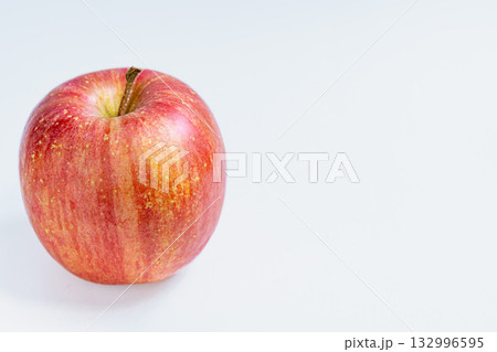 りんご 早生ふじ りんご 早生ふじ 132996595