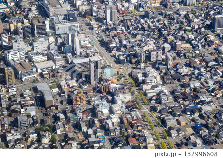 富山市旅籠町上空から総曲輪方向を空撮 132996608