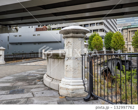 東京都内で現存する最古の石橋【常磐橋】の親柱 東京都内で現存する最古の石橋【常磐橋】の親柱 132997762