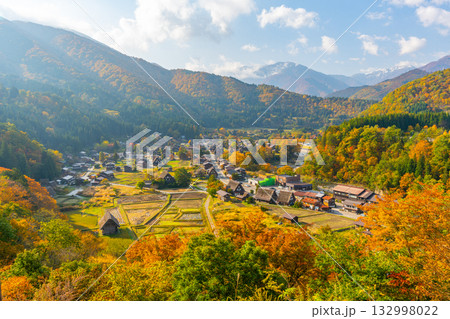 白川郷　紅葉 132998022