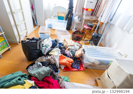 断捨離　衣替え 片づけ 132998194