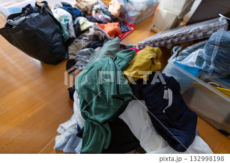 断捨離　衣替え 片づけ 132998198